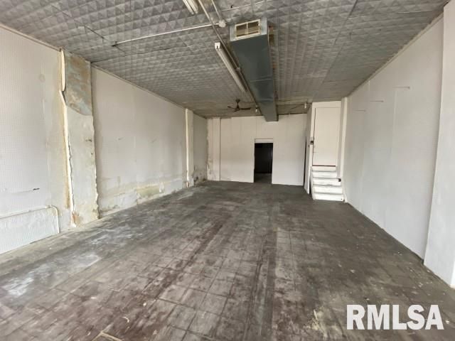 154 W Main St, Galesburg, IL 61401